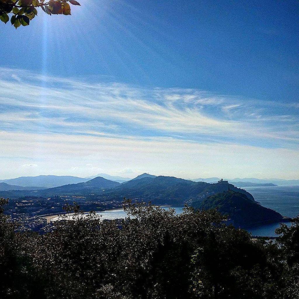 InakiJM's tweet photo. #ulia #donostiasansebastian #cote_basque #euskadibasquecountry #movilgrafias by begocabaleiro http://t.co/Tzl3e7HRrk