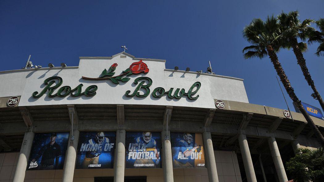 TheMightyBruin's tweet photo. Arizona State Sun Devils at UCLA Bruins First Half Game Thread #UCLAFootball #FootballASU http://t.co/r4TfmVvTHk http://t.co/URQzWaALHL