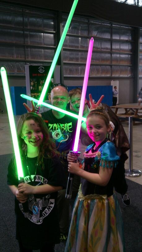 Sonsofobiwan's tweet photo. Aaaaaaand where back at it! #Day2 #sonsofobiwan #starwars #EBExpo15 #battlefront http://t.co/9LytNmOsUj