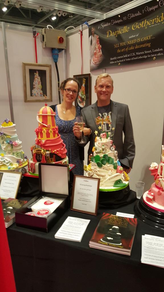 DaniGotheridge's tweet photo. Course info for @coffeecakekiss all day @CakeandBakeShow thanks for listening everyone #greatbakers #cakecourse http://t.co/G7vlevwmhd