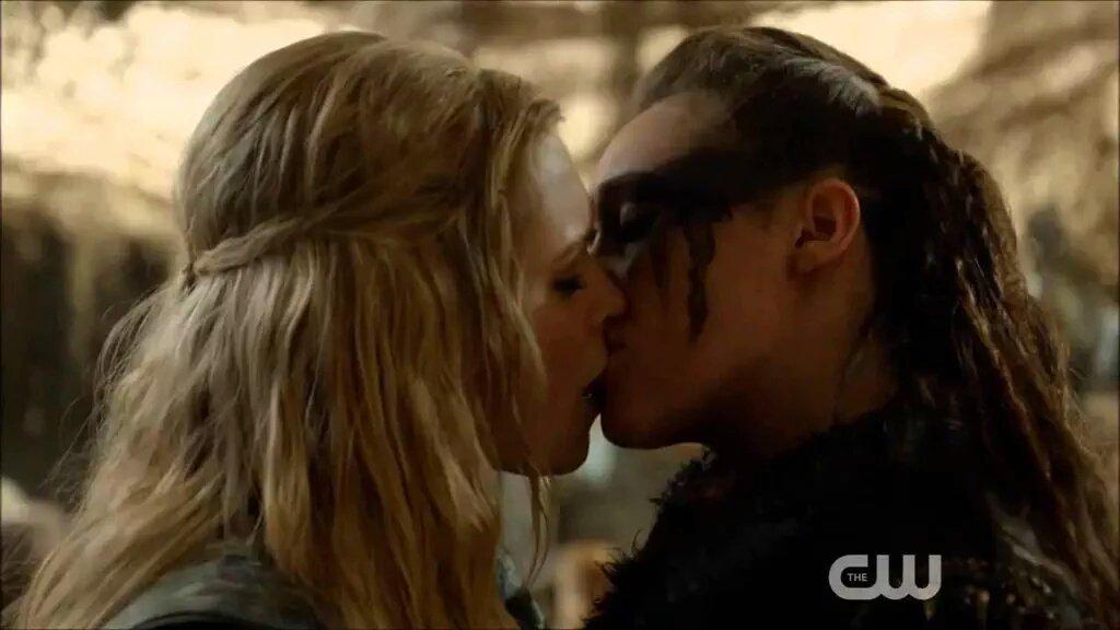 TheLGBTlist's tweet image. What&apos;s your favorite LGBT couple? 
RT for Clark and Lexa #Clexa
FAVORITE for Nomi and Amanita #Nomanita