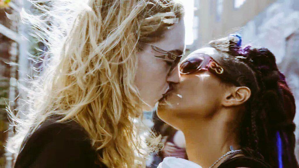 TheLGBTlist's tweet image. What&apos;s your favorite LGBT couple? 
RT for Clark and Lexa #Clexa
FAVORITE for Nomi and Amanita #Nomanita