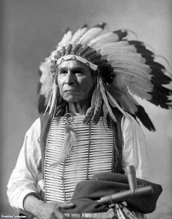 CaptainIllini's tweet photo. #OhGeronimo!! Speaking of, who does Chief Geronimo look like? #Chief_Illiniwek, #ILLINIFootball http://t.co/5i69jkuzWS