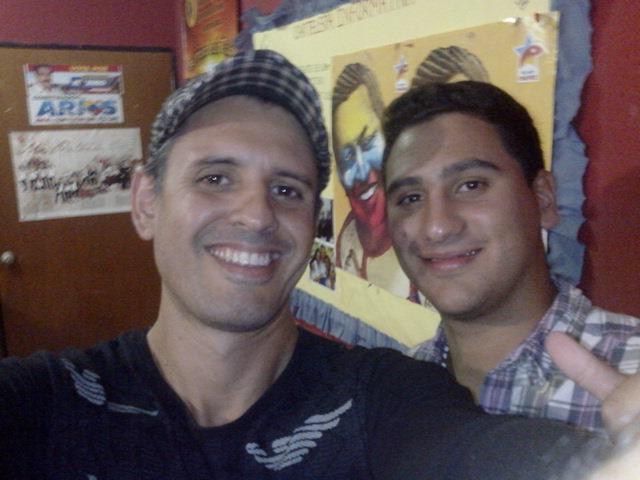 samplebanda's tweet photo. Ya en cabina de @PHOENIX949 para el programa @rosiyus http://t.co/XOYk6qGFtX