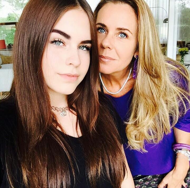 MariaBrasil_IND's tweet photo. Maria &amp; Her Mom 👩👧💜 @mariabrasilf http://t.co/D3ZoQFSYnT