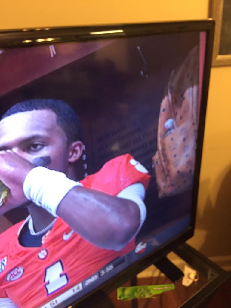Patriot__Dave's tweet photo. Nice man purse Deshaun… #ItsNotAPurse #EuropeanCarryAll http://t.co/aB4iy73j2X