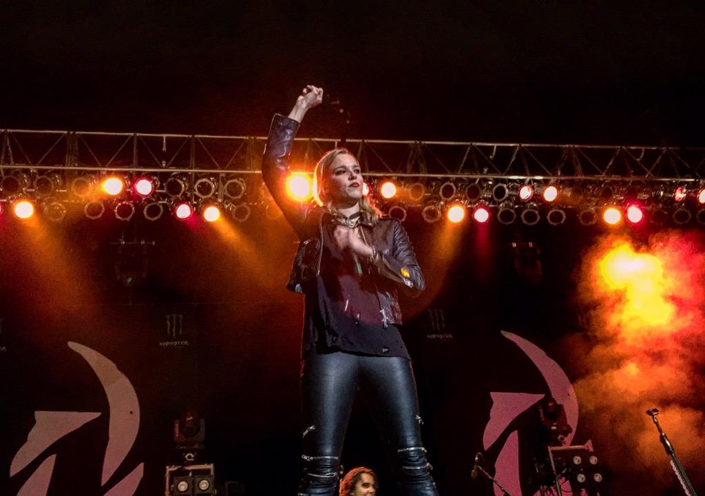 SabrinaHersom's tweet photo. @LZZYHALE the queen of rock #libralenz #liveinphilly2 http://t.co/lu8RowRqT2