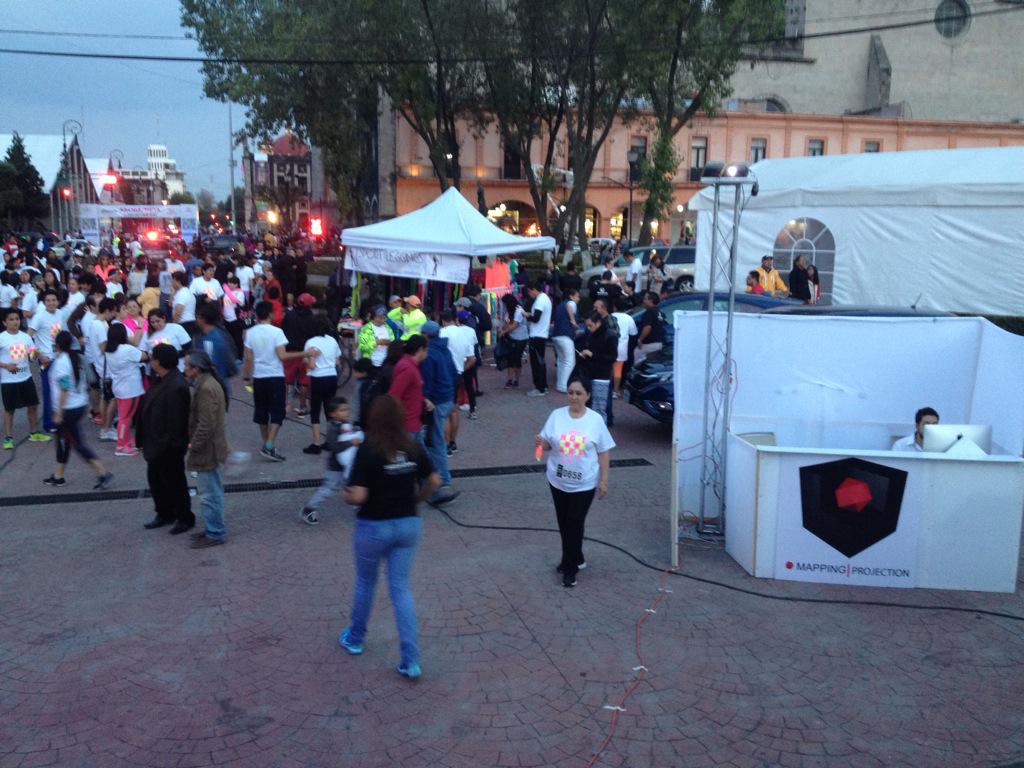Mapping_Pro_Mx's tweet photo. #night #color #run #5k con @Mapping_Pro_Mx listos para dar inicio http://t.co/XsNhOS26OA