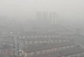 501Awani's tweet photo. Jerebu: 6 kawasan catat IPU sangat tidak sihat, Shah Alam hampiri tahap berbahaya http://t.co/32sWOEGOn8 http://t.co/gg5XiHz4Ak
