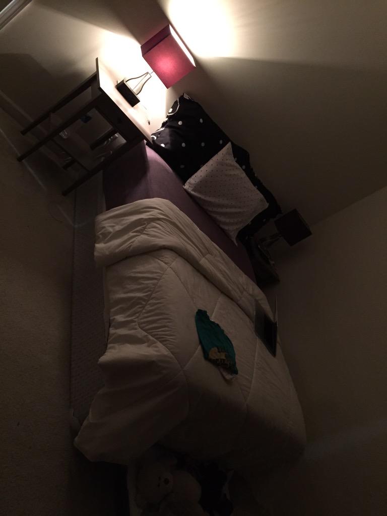 morganraye__'s tweet photo. fam, my bed be lookin so comfy on the reg. #abouttodivein #afterthisshowertho #safetyfirst http://t.co/TprSQvRv9B