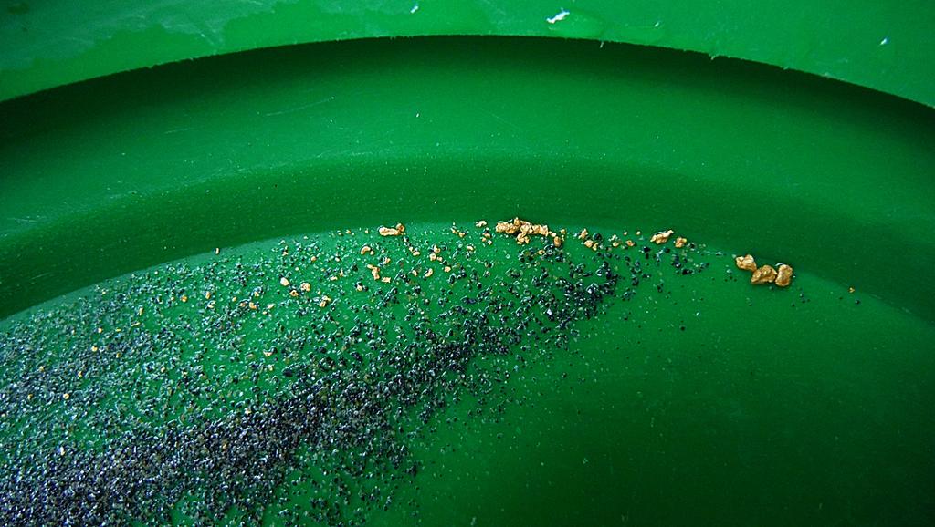 sluicelee's tweet photo. #Highbanking trip, some nice pieces. #goldprospecting #smallscalemining #gold #anicewaytospendtheday #happydigging http://t.co/Xkx5S0qbhS