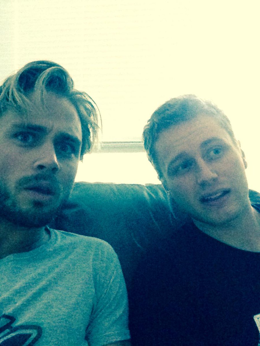 <a href="/davejlennon/">David Lennon</a> have entered a time warp. I did love that creamsicle gag though #unauthorized90210 <a href="/lifetimeTV/">Lifetime</a>