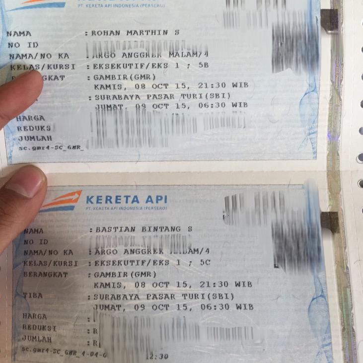 bastiansteel's tweet image. surabaya yeah!! .. yg laen pada naik pesawat kita bedua naik kerta seru si kayanya yeaaa!