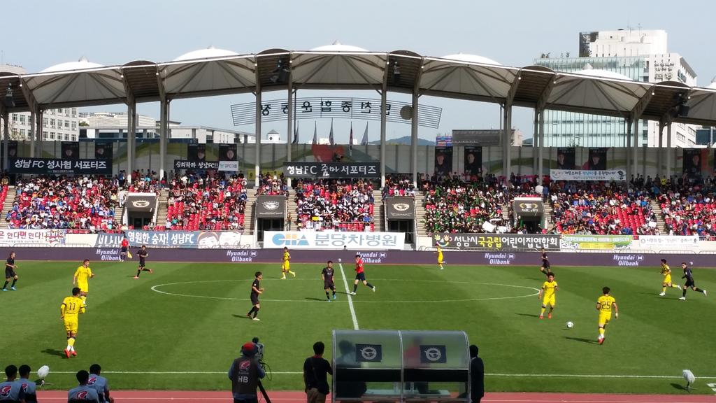 인천 대 성남 경기중..다치는 선수 없어야지요
인천시민에겐 미안하지만 성남이 1골만 이기기를..^^