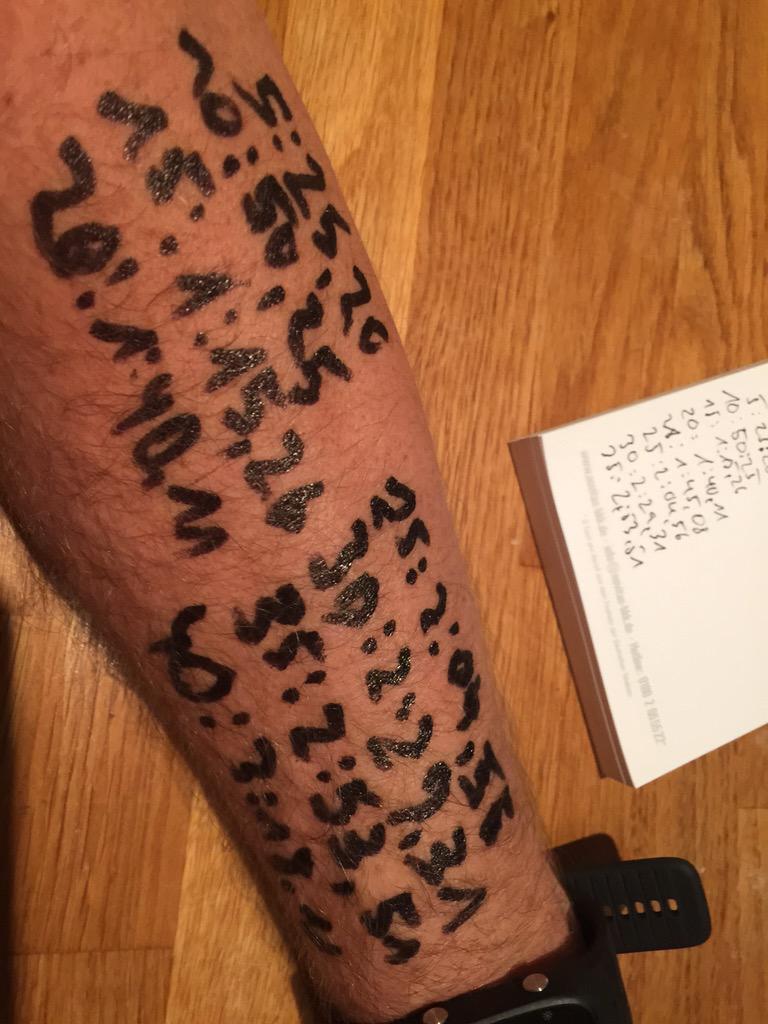 thorstenfirlus's tweet photo. Manchmal wünschte ich, ich wäre ein Mädchen mit sauberer Handschrift und Herzchen als i-Punkten. #wasstehtda?!?!? http://t.co/sVsTnxBmA1