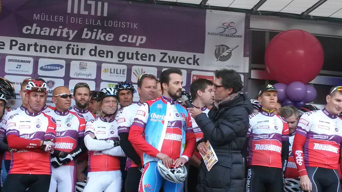 Chariteam's tweet photo. Wir leisten wichtige #Aufklärungsarbeit, fahren für den guten Zweck beim LILA LOGISTIK Charity Bike Cup 2015 #LLCBC http://t.co/zRFjRXAjp4