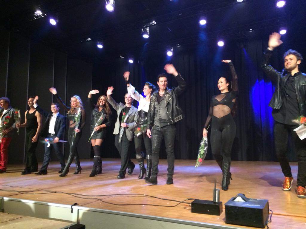 SimoneDeckers's tweet photo. Topavond! International Dynamite Magic Night! @ChristianFarla @Luc_Elson &amp; Ivar natuurlijk! http://t.co/twlpAjQrE4