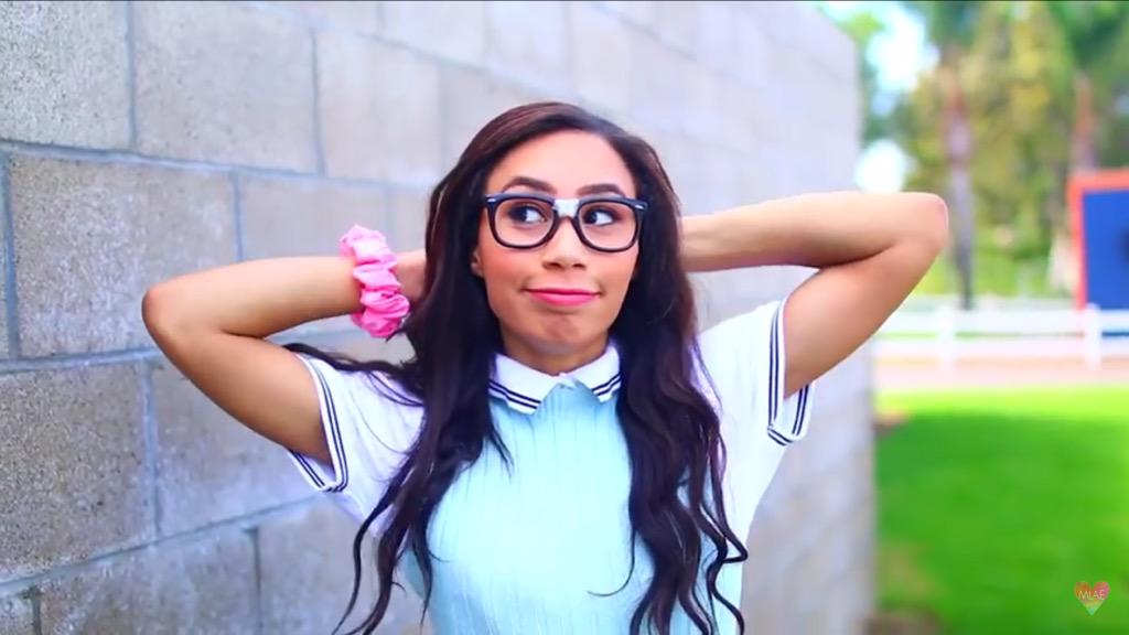 lifeaseva's tweet photo. When you're home alone with bae vs when his parents come home. http://t.co/g3j91kCu6T