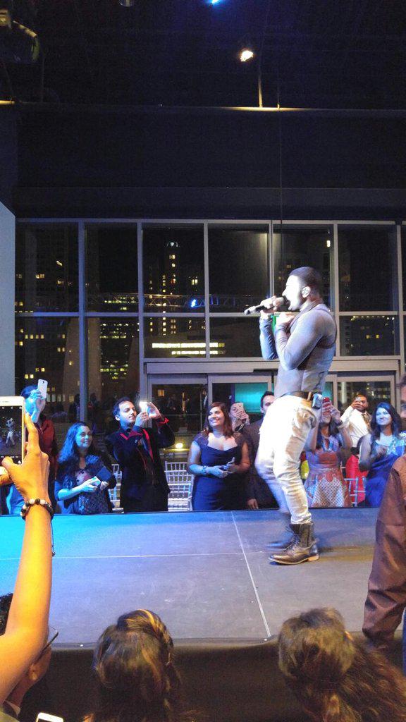 MissMalini's tweet photo. Look who's killing it @SAF_Gala @SFWish #FashionForACause #MakeAWish @jaysean #SanFrancisco http://t.co/f0DY0fBMSi