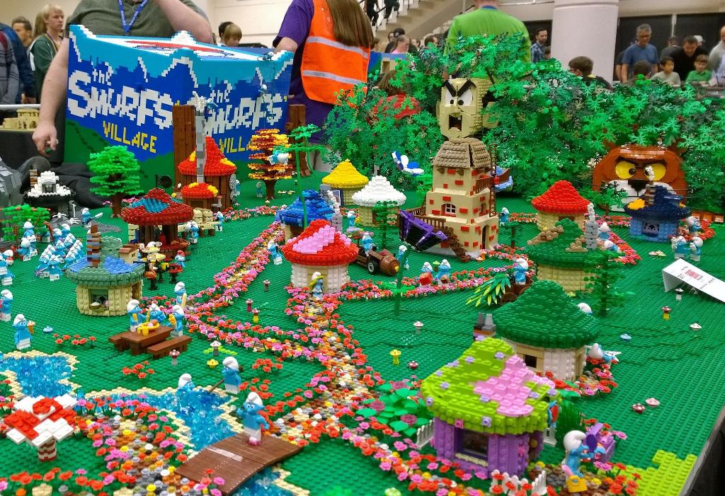 ezseattle's tweet photo. Had a fun time @ #brickcon #Lego http://t.co/wit9ARpPYe