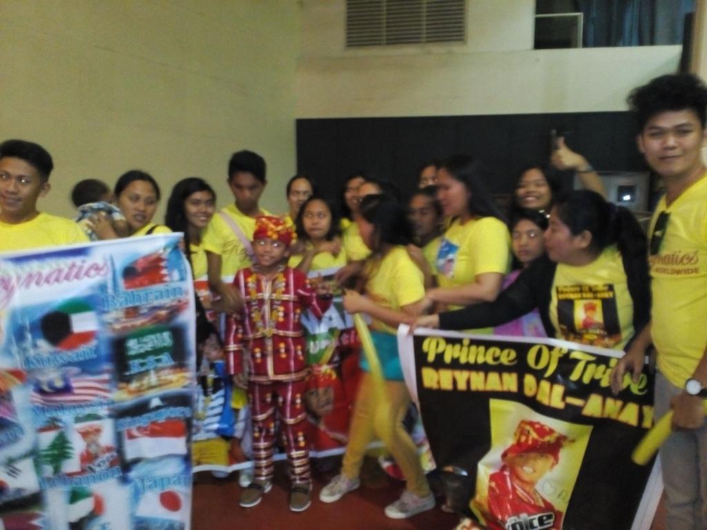 Princereynan02's tweet photo. Salamat sa mga pumila at bumili ng album.
@2781Omandam @ReynaticsPh @aia_01heart @giankawaii281 

#ReynanrocksKCC http://t.co/6403mW1B20