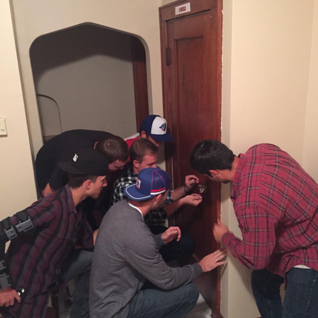 TheNut1520's tweet photo. How many aces does it take to get #TheCheese unlocked from his room #We'llSeeYa 🌰 @AlexGould714 http://t.co/prSoPaIe3o
