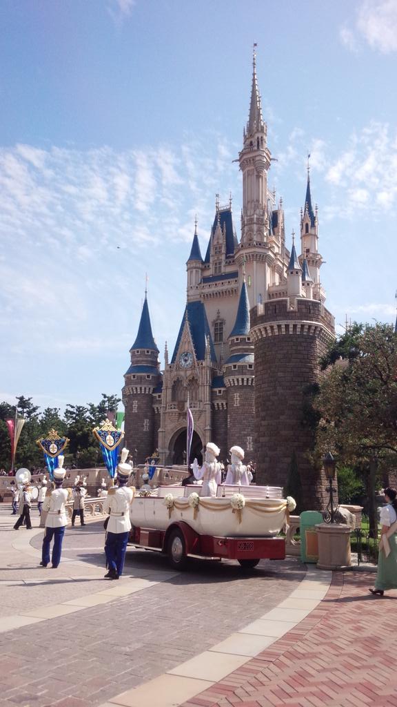 贅沢にもシンデレラ城を貸し切り ディズニーランドの挙式が夢に溢れてる Starthome