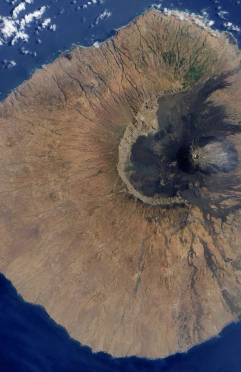 A3Noticias's tweet photo. Científicos británicos alertan de la llegada un megatsunami que ya ocurrió hace 73.000 años http://t.co/OJBC0qAT5U http://t.co/ouWDG5xc95
