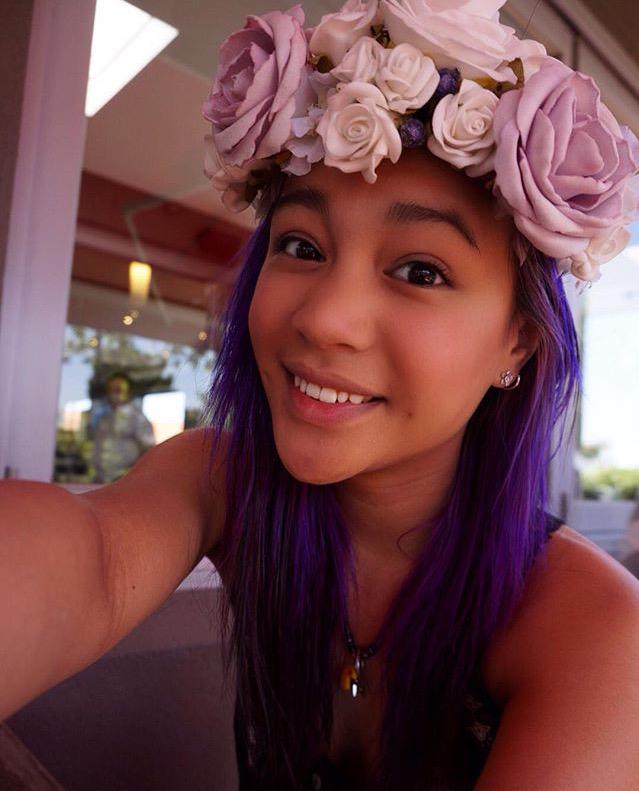 PearlDamilous's tweet photo. I took a pretty birthday selfie. 💜💜💜💜💜 http://t.co/JaTM1sXvyT