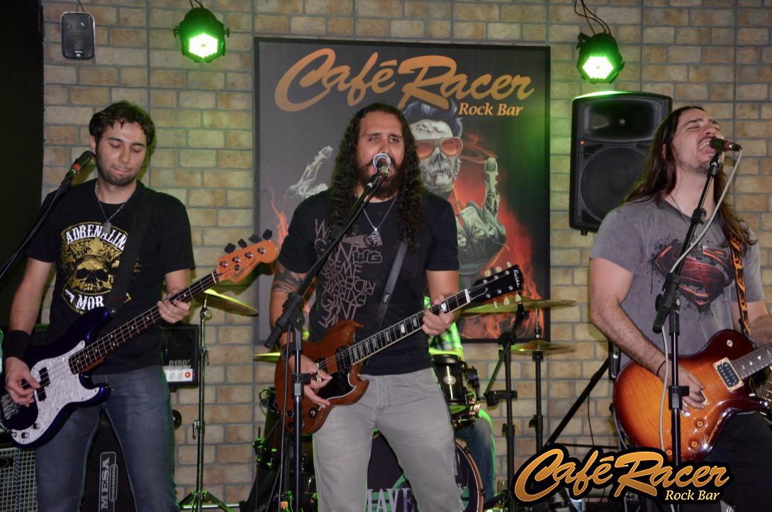 caferacerbar's tweet photo. Banda Maverick no Café Racer Rock Bar Jundiaí... http://t.co/5fnlui1ILu
