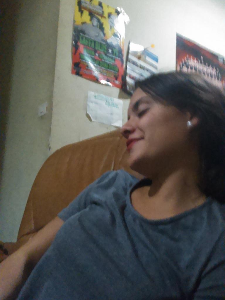 eduboni7's tweet photo. Se le ve sentimental @Gueneee @NaiaJaure @ainhoaalloret http://t.co/LbakDHcK4C
