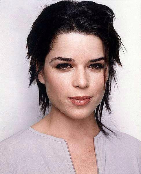 Happy 42nd Birthday Neve Campbell!! 