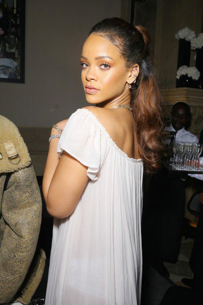 Fotos de Rihanna (apariciones, conciertos, portadas...) [16] - Página 31 CQccTFlUkAAJ4-j