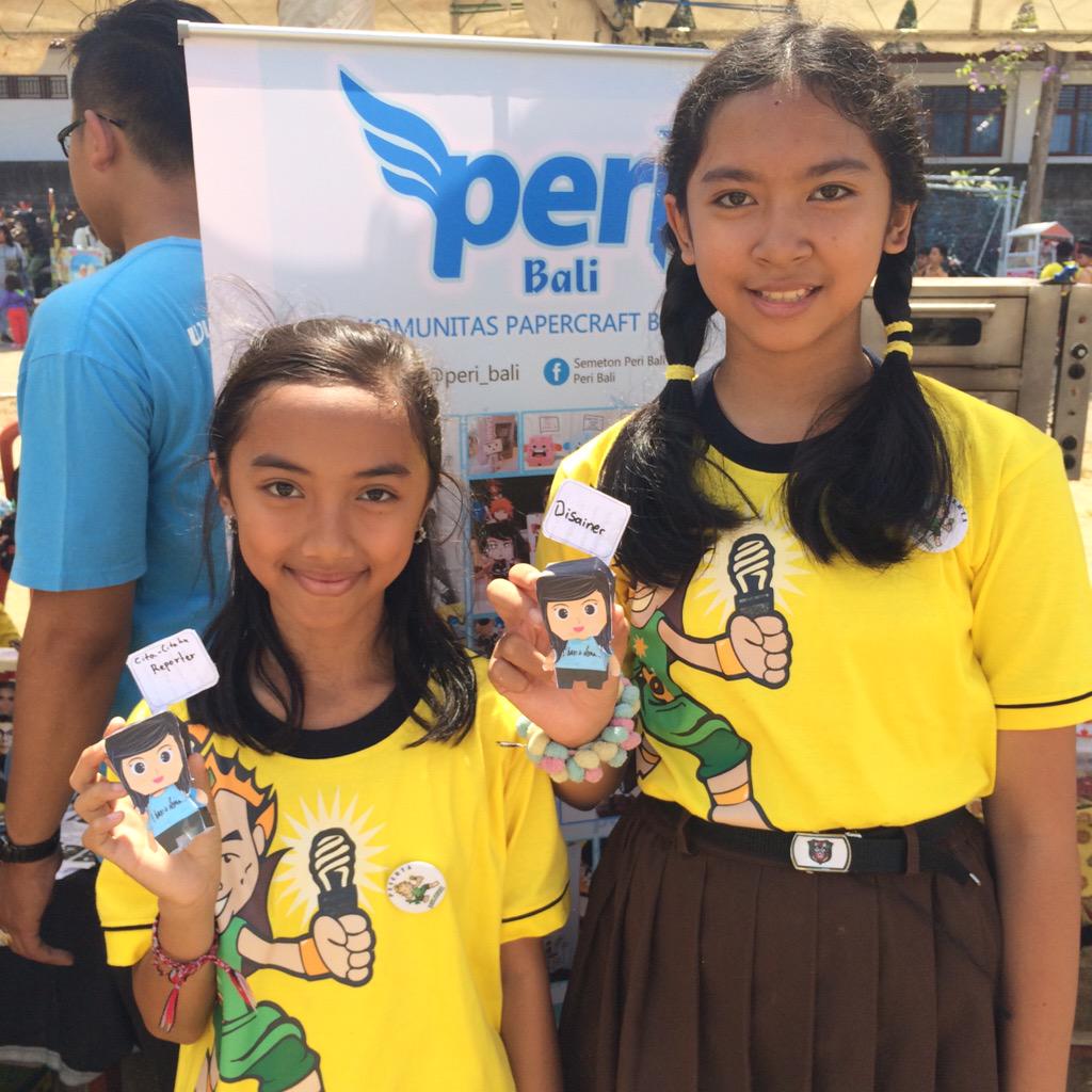 mereka berhasil buat papertoy dan menuliskan cita2nya, ada yang jadi desaigner dan reporter.. 👍🏻