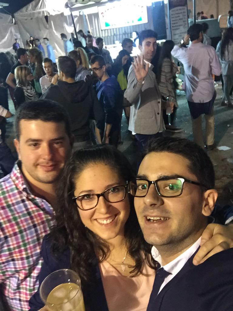 92_pcampos's tweet photo. Hemos encerrado a la copa borracha @Mayka502 @LadyBrightside0 @juantrianero24 @Copado_B http://t.co/npwE63Wwjr
