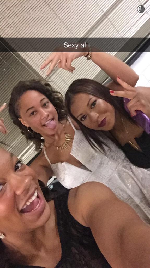 brown_kira's tweet photo. #hoeco girlys😊❤️😘 http://t.co/Pn7HXTPTet