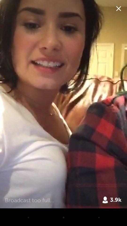 pIIpride's tweet image. Ela feliz pq a parte chata do seu dia foi apenas cobrir uma espinha e não outra coisa pior, foi a melhor coisa ❤😍