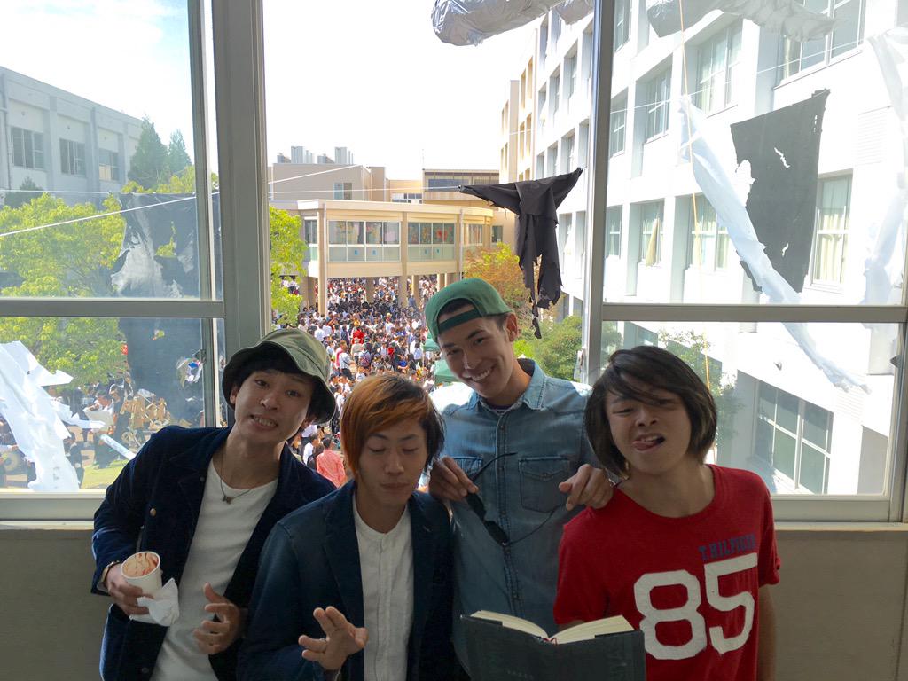 TO_RYOO's tweet photo. 人混み行ってきたけど今日は交流０で超絶塩対応でした。
シンプルに楽しんできた！！！
てつや寝てる！！！ http://t.co/b3PYUUHHs5