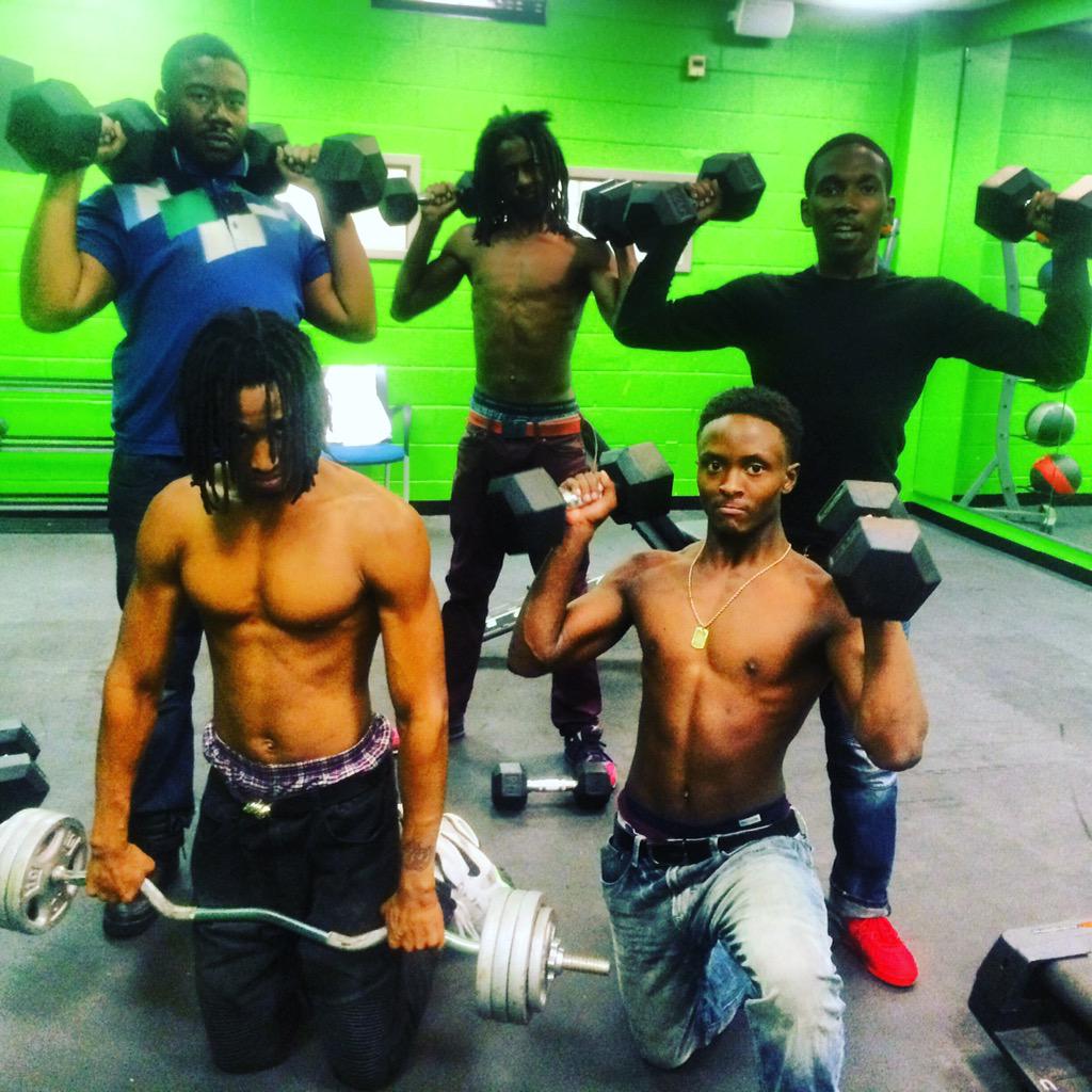 NTE_Curko's tweet photo. They Say We Army Strong💪🏼To Bust Them Choppers 👌🏼😎 #GlockBlock🚧 http://t.co/pK3ckNtCts