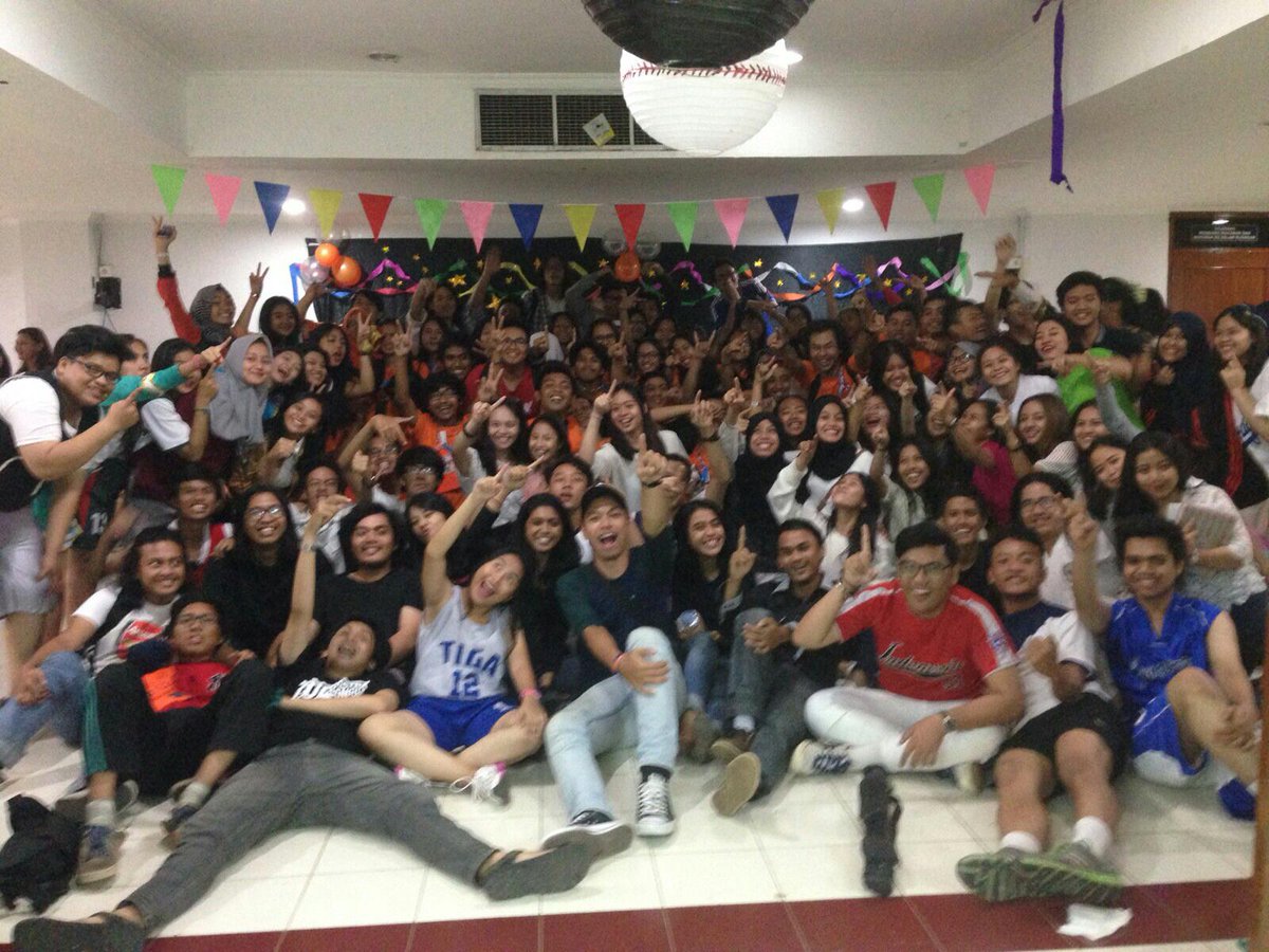 iksedafibui's tweet photo. Nah ini foto kita kemaren rame kan ? 😄
@nederlands2011
@Belanda2012 
@nederlands2013 @nederlands2014 @nederlands15 http://t.co/GrcZRq6sLW
