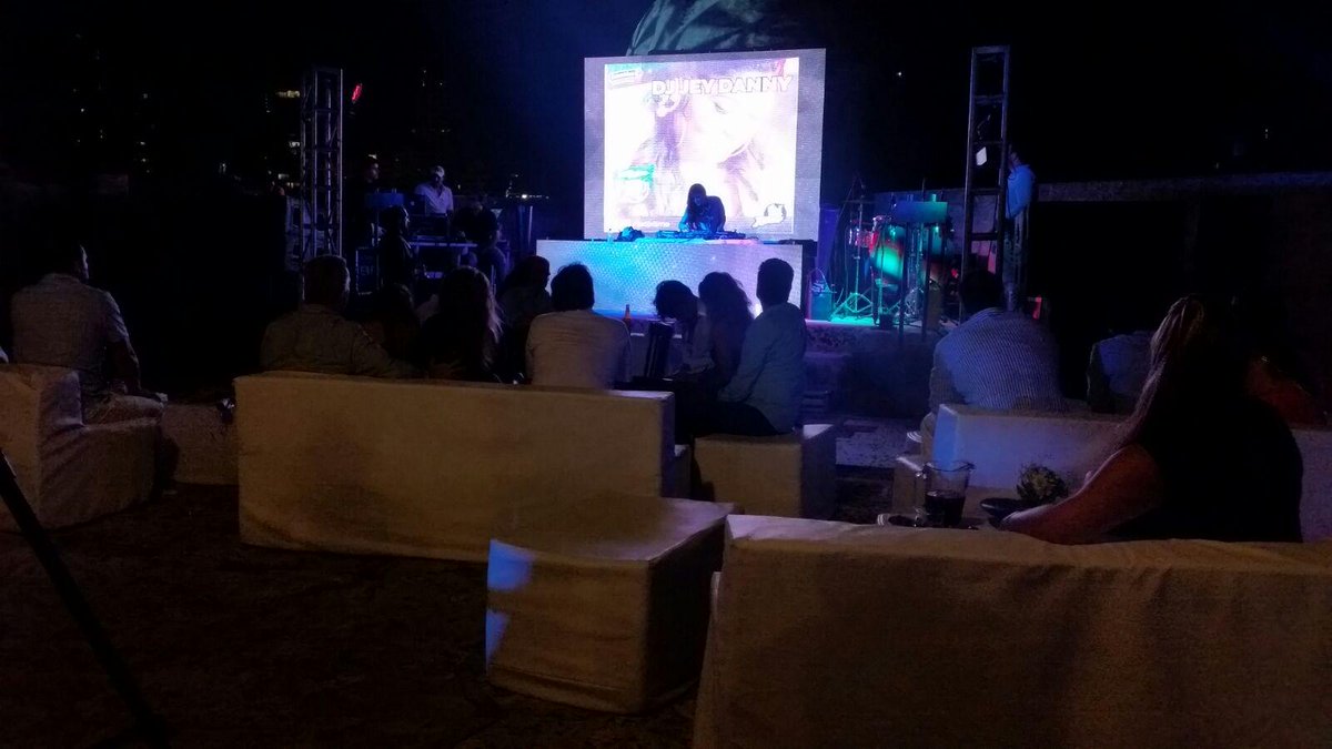 ladjxtime's tweet photo. En este momento @JeyDanny tocando en vivo en la #CasadelaCerveza #Cartagena en la #GranFinal de #LaDJXTime http://t.co/LRJRjKvFYZ