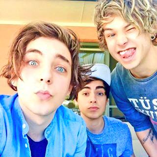 iamf6ma's tweet photo. #sunsetnation
#atsunsetnation
Being a sunsetter is the best thing ✌😘😍💚😂🎶🎵🎤 http://t.co/zVmp0ORiUR