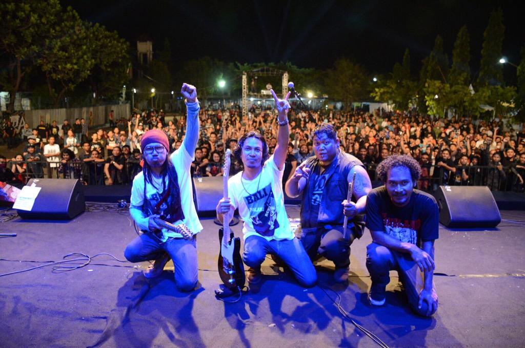 Tolak dibodohi! Tolak dibohongi! #BaliTolakReklamasi 
<a href="/naviculamusic/">Archipelago Rebels</a> di acara #kustomfestjogja2015 semalam