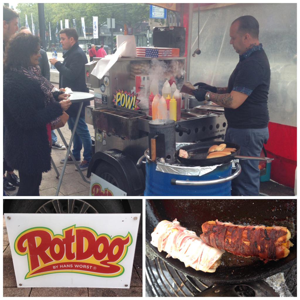 RonaldLoch's tweet photo. Een pure #Rotterdamse #Rotdog van @hansworst.
Lekker snack voor tussendoor! http://t.co/jDzTAM6o19