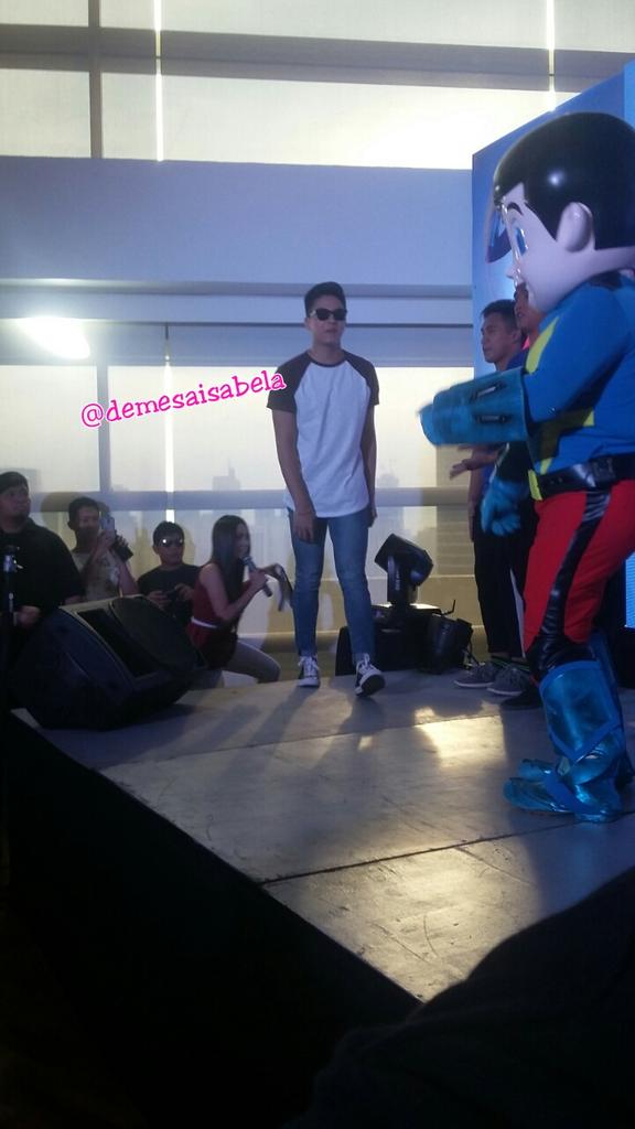 DemesaIsabela's tweet photo. Hello @imdanielpadilla ππ #SwiftMeetandGreet #MightyDaniel #SwiftMightMeaty http://t.co/uEI4QVutxb