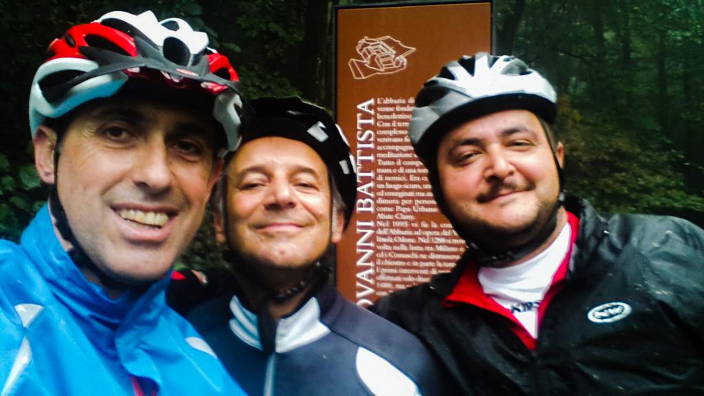 FabioSaronno's tweet photo. Prima di andare a Como per l'arrivo ilLombardia uscita all'AbbaziaVertemate #mtbterapia @senzabici @BachecaCiclista http://t.co/dYiljcqwpJ