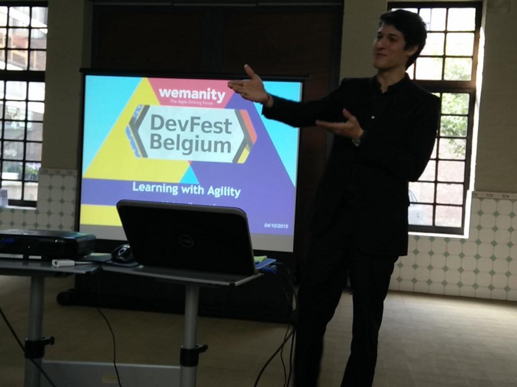 Sparo94's tweet photo. Brazil Brazil @ #devfestbe :) http://t.co/1kTY7pG92i