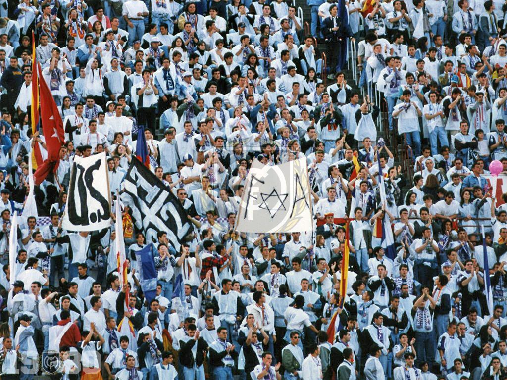 FondoSur_1980's tweet photo. De blanco por devoción y no por obligación. Invasión 94/95. #QueVuelvaFondoSur http://t.co/T09I1CPSiA