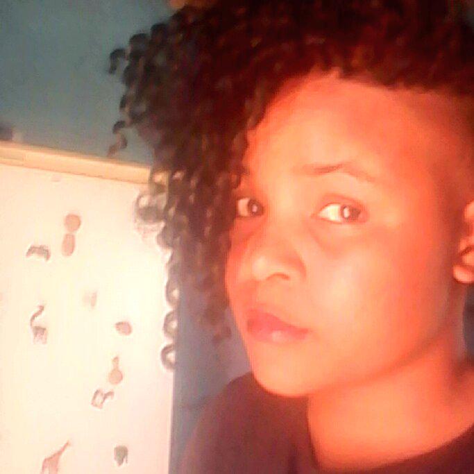 Aphiwe00346787's tweet image. No filter 
No make up only lipstick