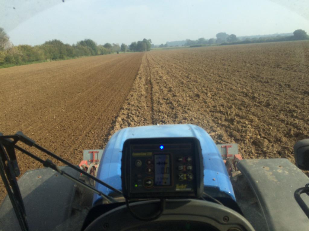BauerHolti's tweet photo. So macht das Gerste säen Spaß #seeding15 #harvest16 #landwirtschaft http://t.co/1kaqhMyEwf